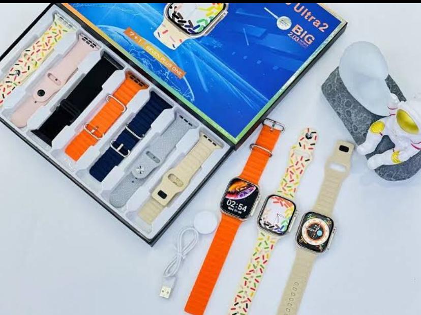 Combo Reloj S30 Premium Smartwatch con 7 Pulseras